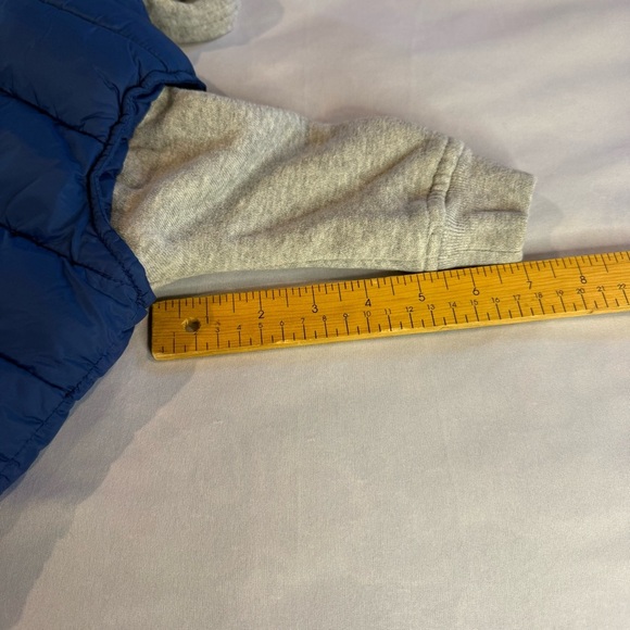 Old Navy Blue Puffer Vest With Gray Fleece Hood and Sleeves Kids Sz 6-12 Mo - Picture 9 of 11